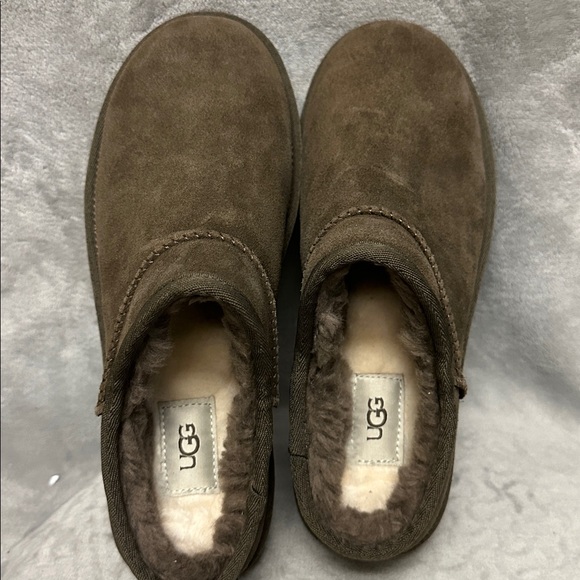 UGG Classic Slippers Size 9 - Picture 4 of 6